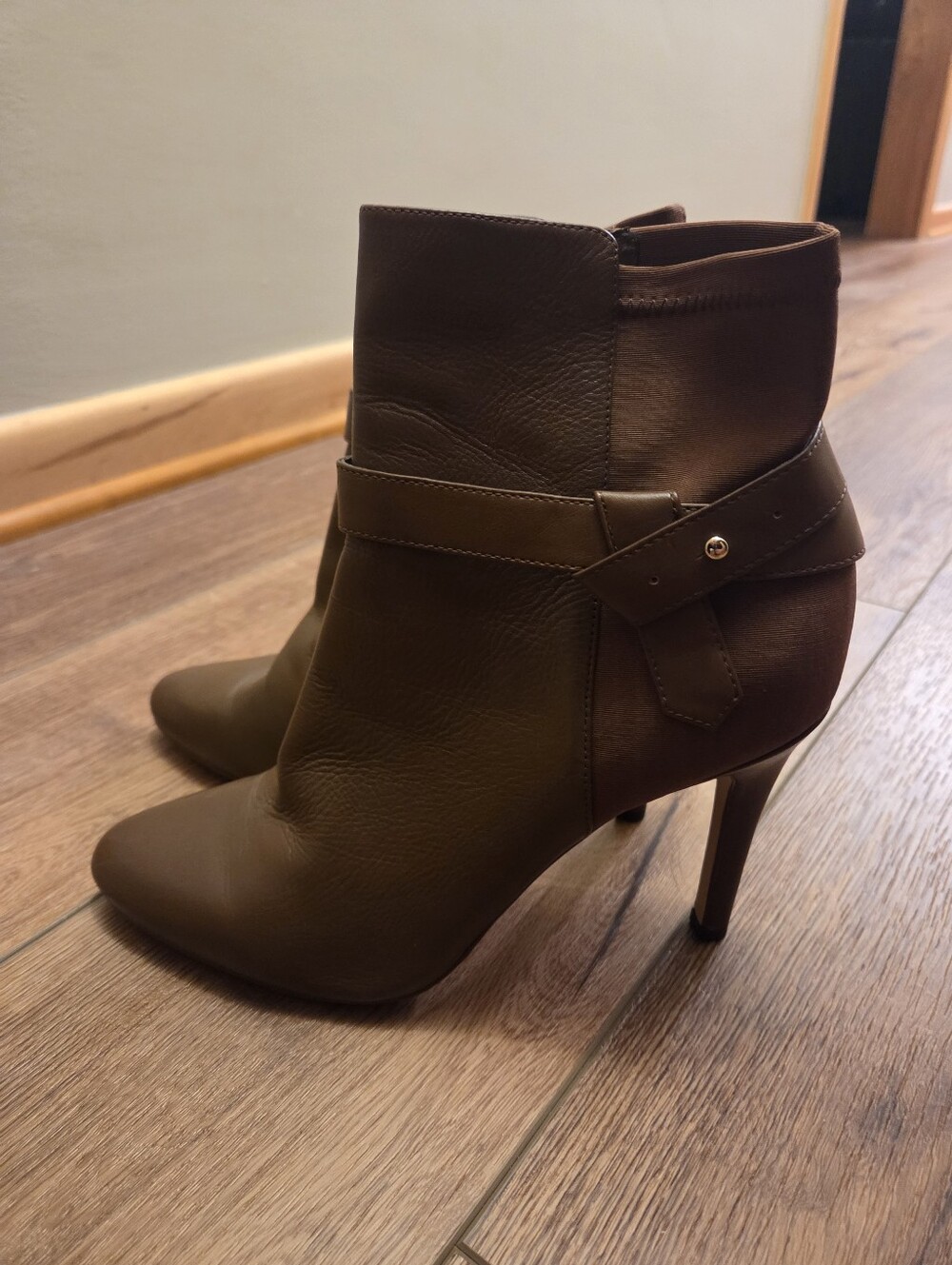 White House Black Market Brown Pointed-Toe Leather Ankle Boots